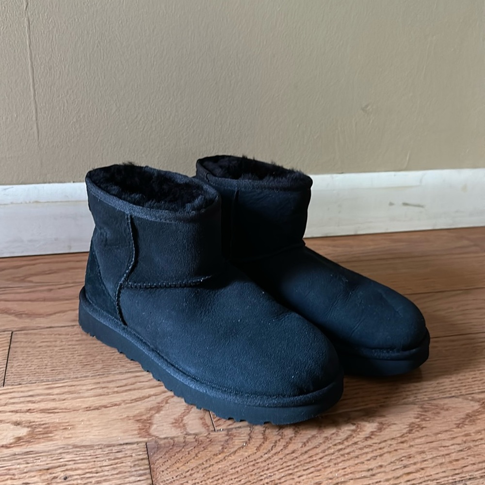 Women’s Black Mini Uggs